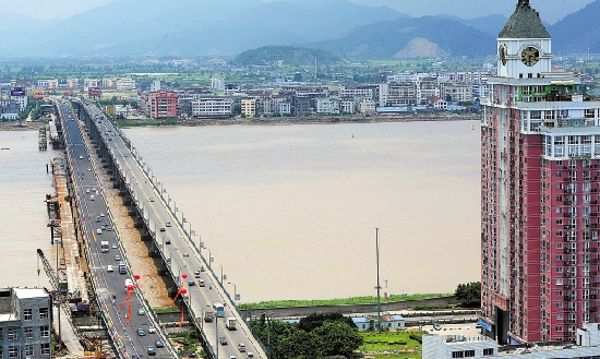 6月28日10时,瑞安飞云江大桥新桥正式通车.