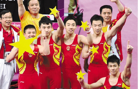 7月30日,中国体操队队员陈一冰,冯喆,邹凯,郭伟阳和张成龙(前,从