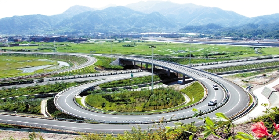 2006年12月31日,丽龙高速公路全线贯通,彻底改变了龙泉的区位劣势