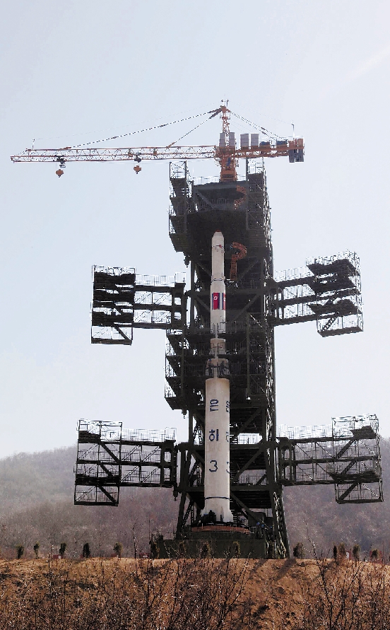 这是4月8日在朝鲜西海卫星发射场拍摄的已经基本安装完成的"银河3